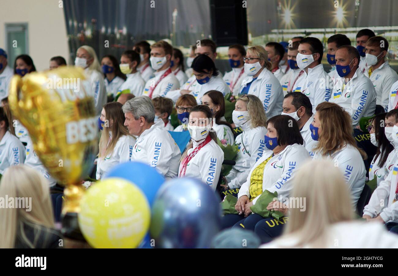 RÉGION DE KIEV, UKRAINE - 5 SEPTEMBRE 2021 - les athlètes assistent à la cérémonie de bienvenue de Team Ukraine à l'aéroport international de Boryspil à leur retour Banque D'Images