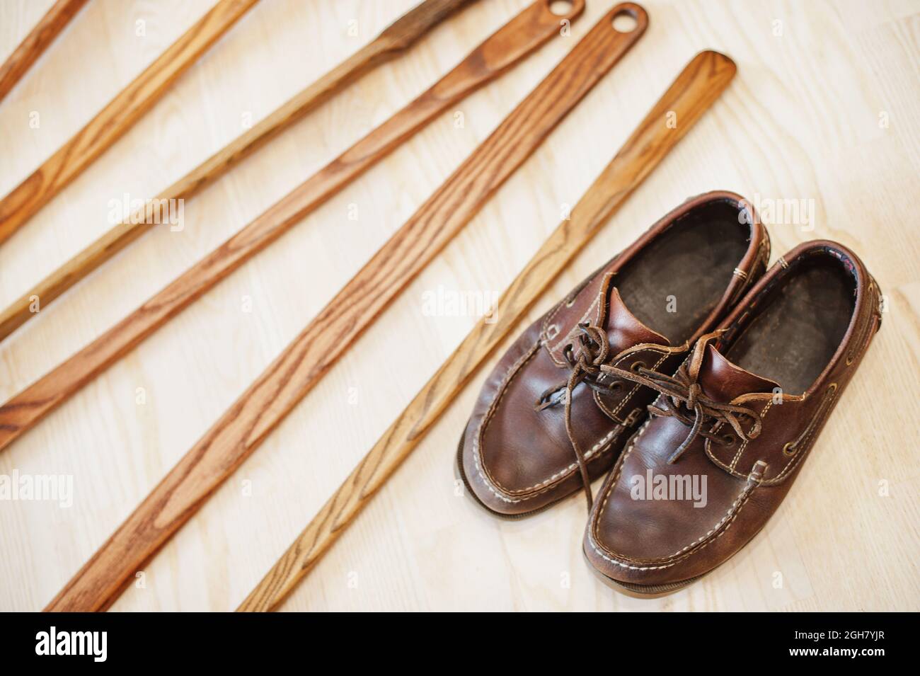 Chausse-pied En Bois De Chêne Sculpté à La Main. Accessoires De Chaussures.  Cuillère De Style Maison.