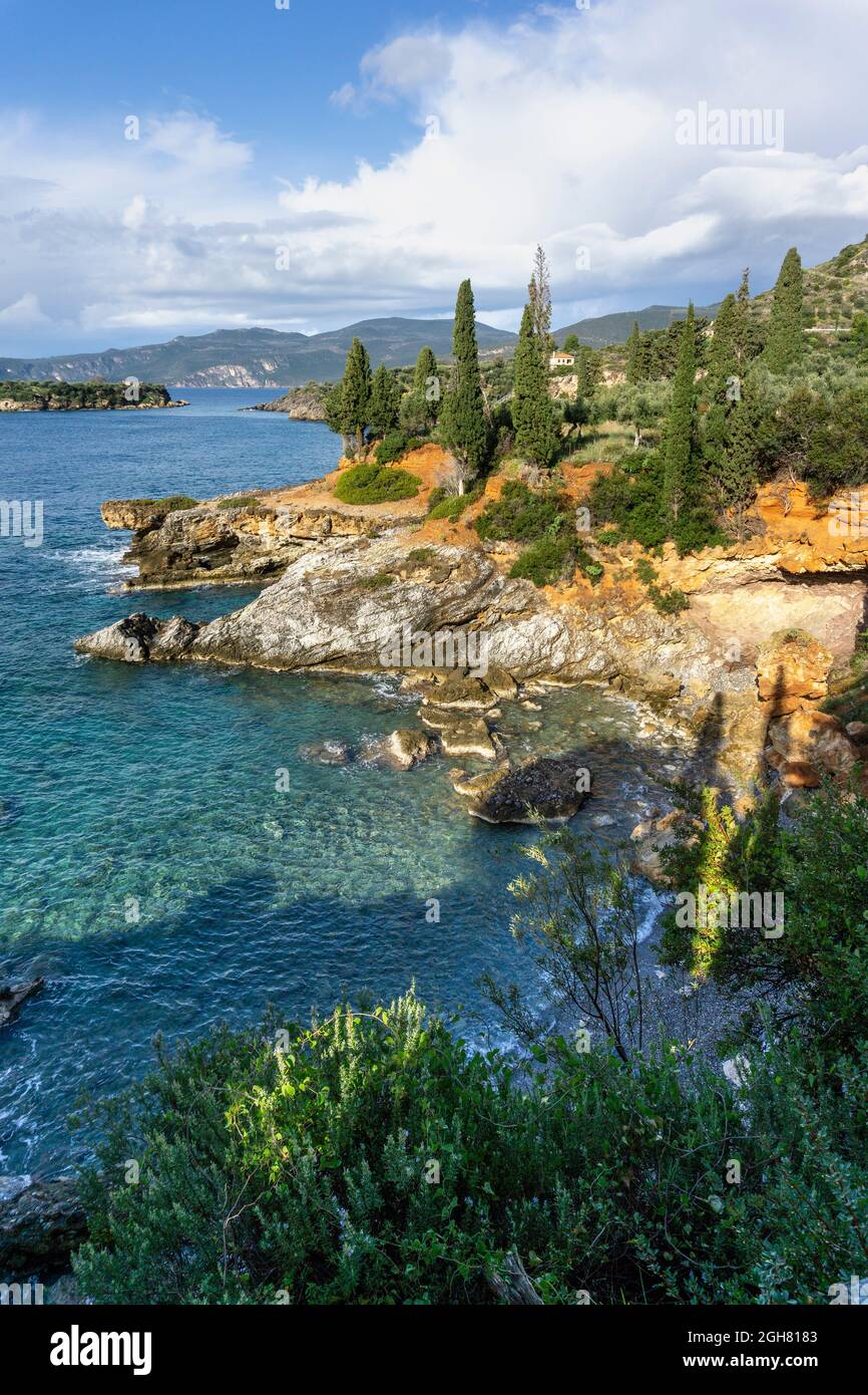 Le littoral Mani vu de Kalamitsi Bay entre Stoupa et Kardamiyli dans l'avant-Mani, Messénie, Sud du Péloponnèse, Grèce. Banque D'Images