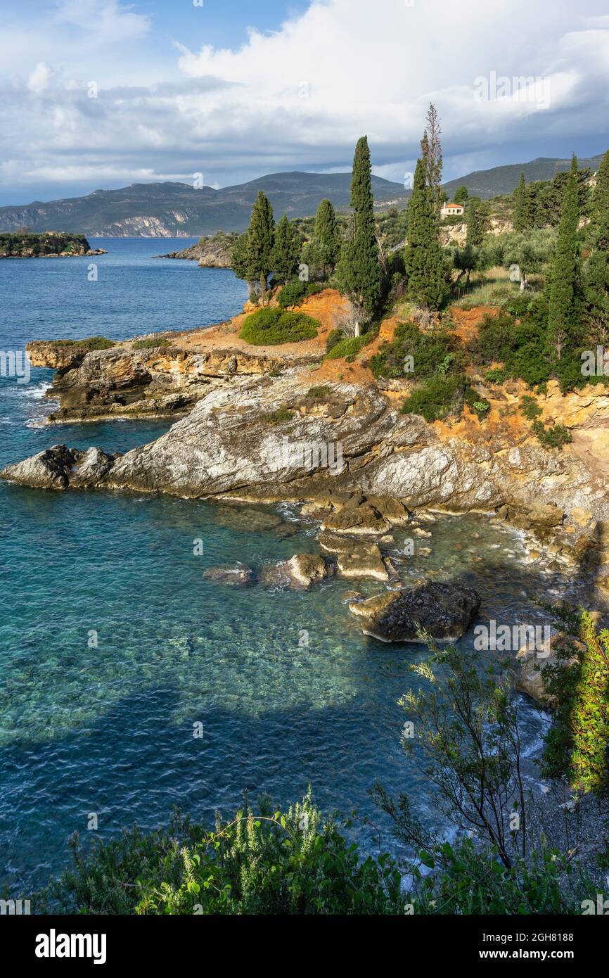 Le littoral Mani vu de Kalamitsi Bay entre Stoupa et Kardamiyli dans l'avant-Mani, Messénie, Sud du Péloponnèse, Grèce. Banque D'Images