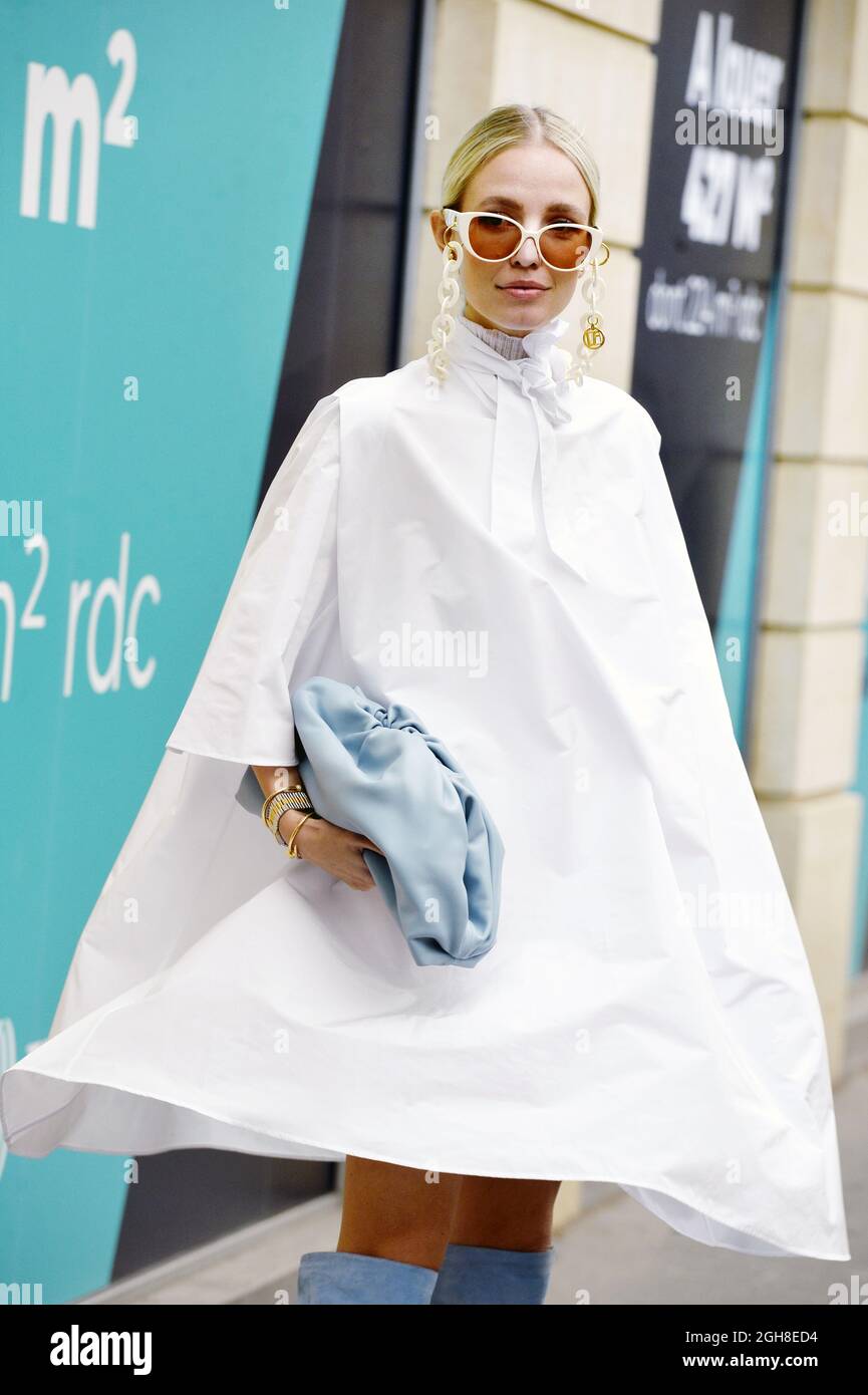 Leonie Hanne - Streetstyle à Paris Fashion week - Paris - France Banque D'Images