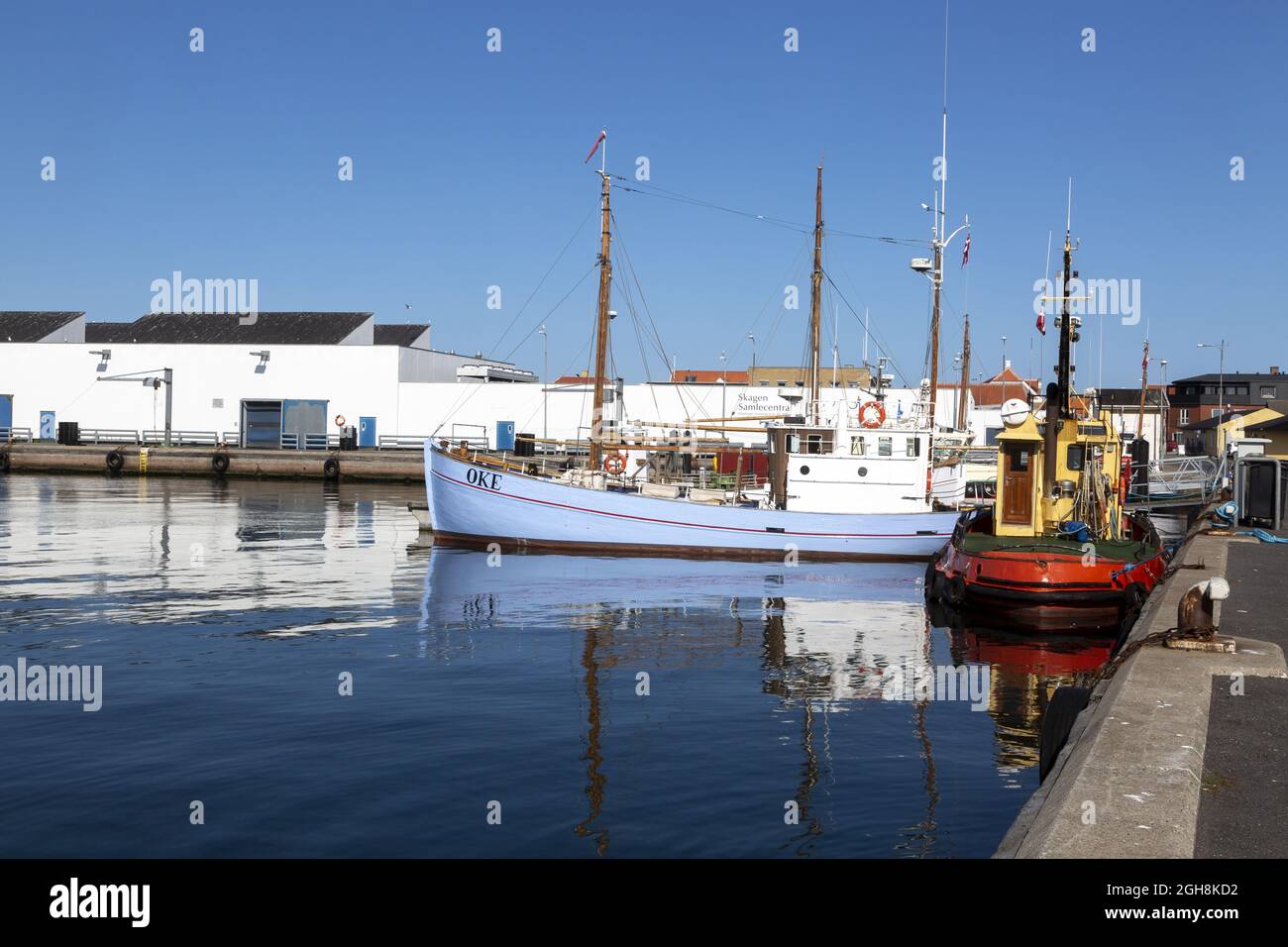 Skagen est une ville portuaire située le plus au nord du Danemark. À l'extrémité nord du Jutland 'Grenen', la mer du Nord et le Kattegat (mer Baltique) se rencontrent. Le remorquage Banque D'Images