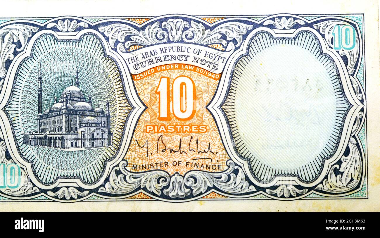 Vieux 10 dix piasters égyptiens billet de banque avec l'image du Sphinx de Gizeh et des pyramides, plus de circulation, rétro vintage, argent égyptien ancien Banque D'Images