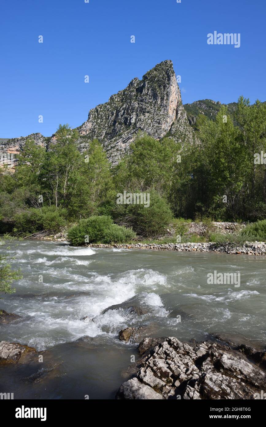 Formation géologique connue sous le nom de porte de Saint-Jean dans la  gorge du Verdon et le fleuve Verdon Alpes-de-haute-Provence France Photo  Stock - Alamy