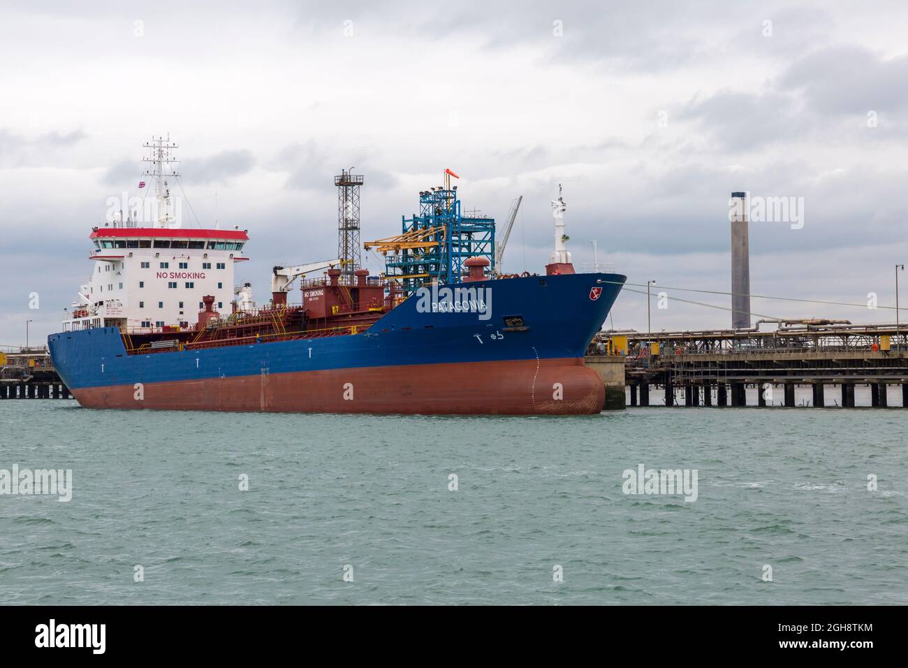 Le navire-citerne Patagonia, le pétrolier Chemical Oil Products Tanker, a été amarré le long de la raffinerie de pétrole Fawley sur Southampton Water, Hampshire, Royaume-Uni Banque D'Images