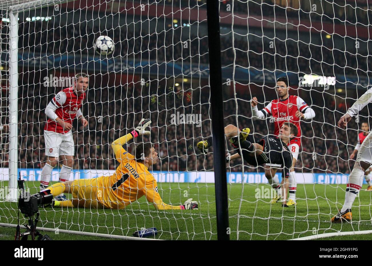 Thomas Muller, de Munich, a marquant son deuxième but lors de l'UEFA Champions League Round of 16, match First Leg entre Arsenal et Bayern Munich au stade Emirates de Londres, Royaume-Uni, le 19 février 2013. Banque D'Images