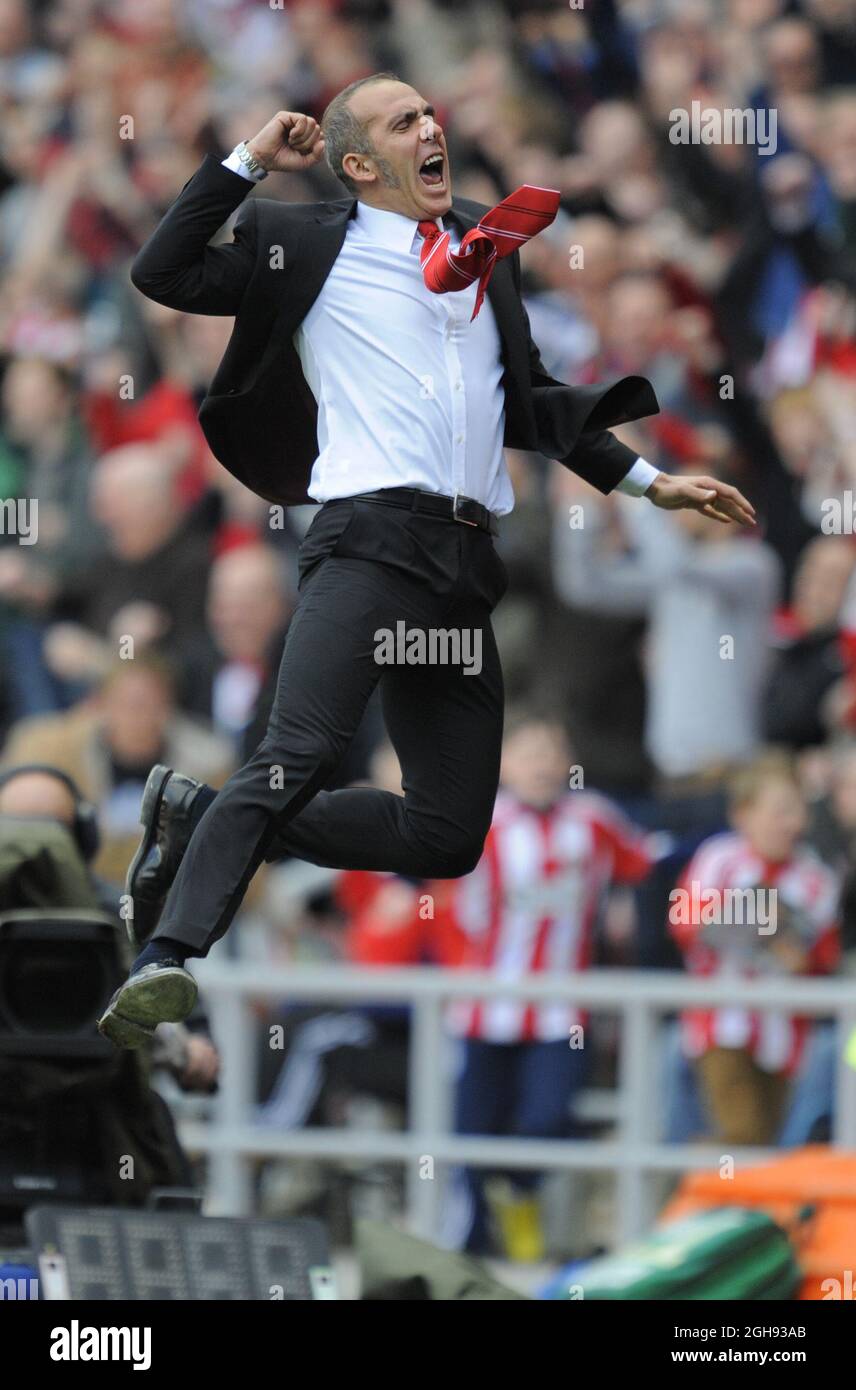 Paolo Di Canio, directeur de Sunderland, célèbre lors du coup de sifflet final lors du match de la Barclays Premier League entre Sunderland et Everton au stade de Light à Sunderland le 20 avril 2013. Banque D'Images