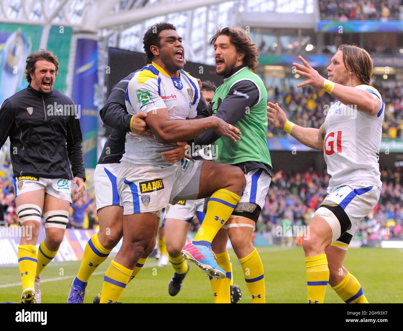 Napolioni Nalaga de Clermont Auvergne (2l) célèbre son essai lors de la coupe Heineken, finale du match entre ASM Clermont Auvergne et RC Toulonnais au stade Aviva de Dublin, Irlande, le 18 mai 2013. Photo Simon Bellis Banque D'Images