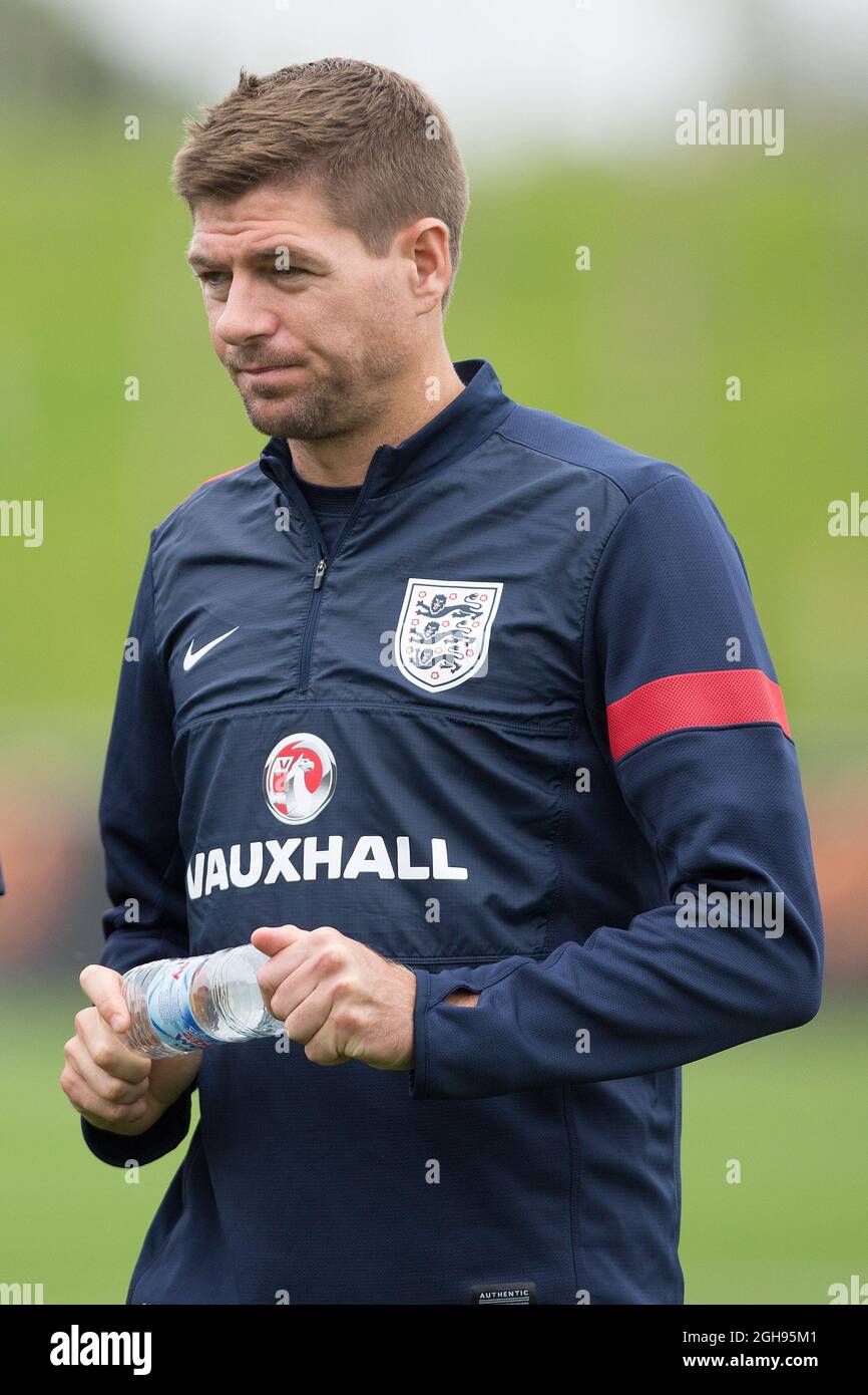 Steven Gerrard, d'Angleterre, lors de la séance d'entraînement en Angleterre au parc St Georges à Burton-upon-Trent, le 3 septembre 2013. Banque D'Images