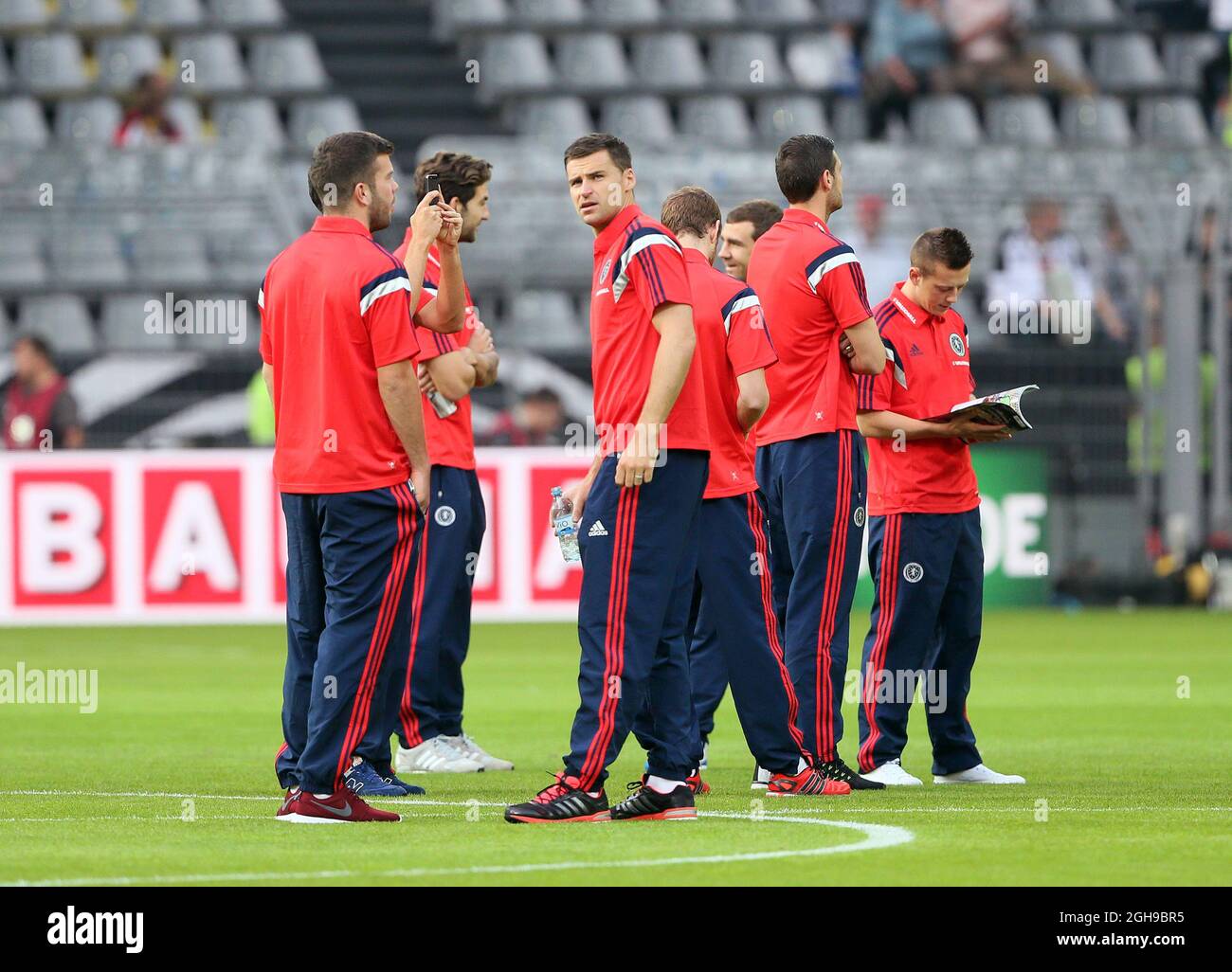 David Marshall, en Écosse, examine le stade lors du match de qualification de l'UEFA Euro 2016, Groupe D entre l'Allemagne et l'Écosse, au signal Iduna Park, Dortmund, le 7 septembre 2014. Banque D'Images