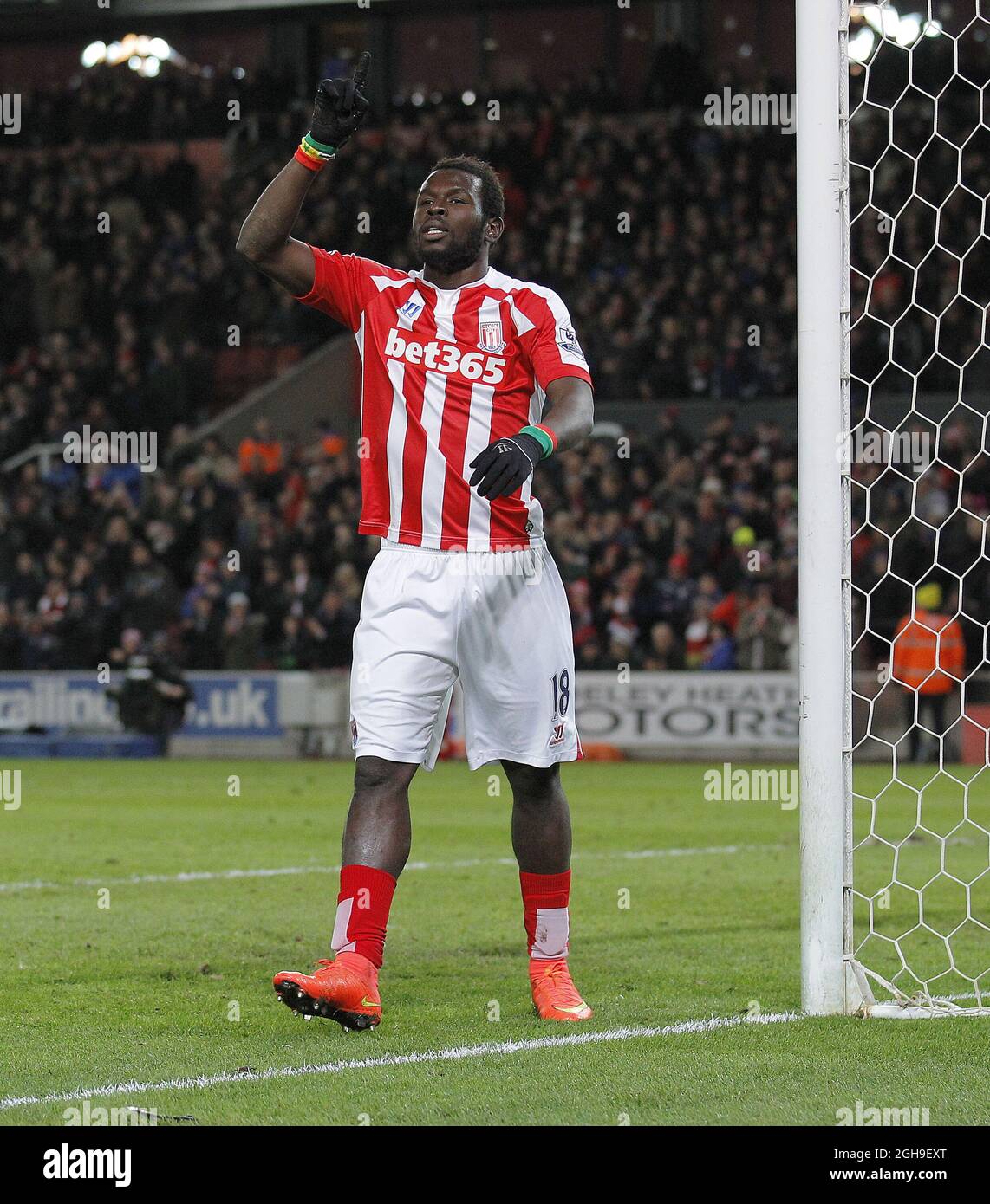 Mame Diouf, de Stoke, célèbre le deuxième but du match de la Barclays Premier League entre Stoke City et Everton au Britannia Stadium de Stoke, en Angleterre, le 4 mars 2015. Banque D'Images