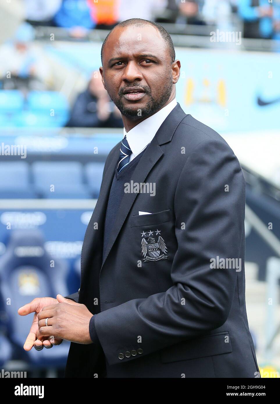 Patrick Vieira entraîneur des escadrons de la Manchester Academy lors du match de la Barclays Premier League entre Manchester City et QPR au Etihad Stadium de Manchester, en Angleterre, le 10 mai 2015. Banque D'Images