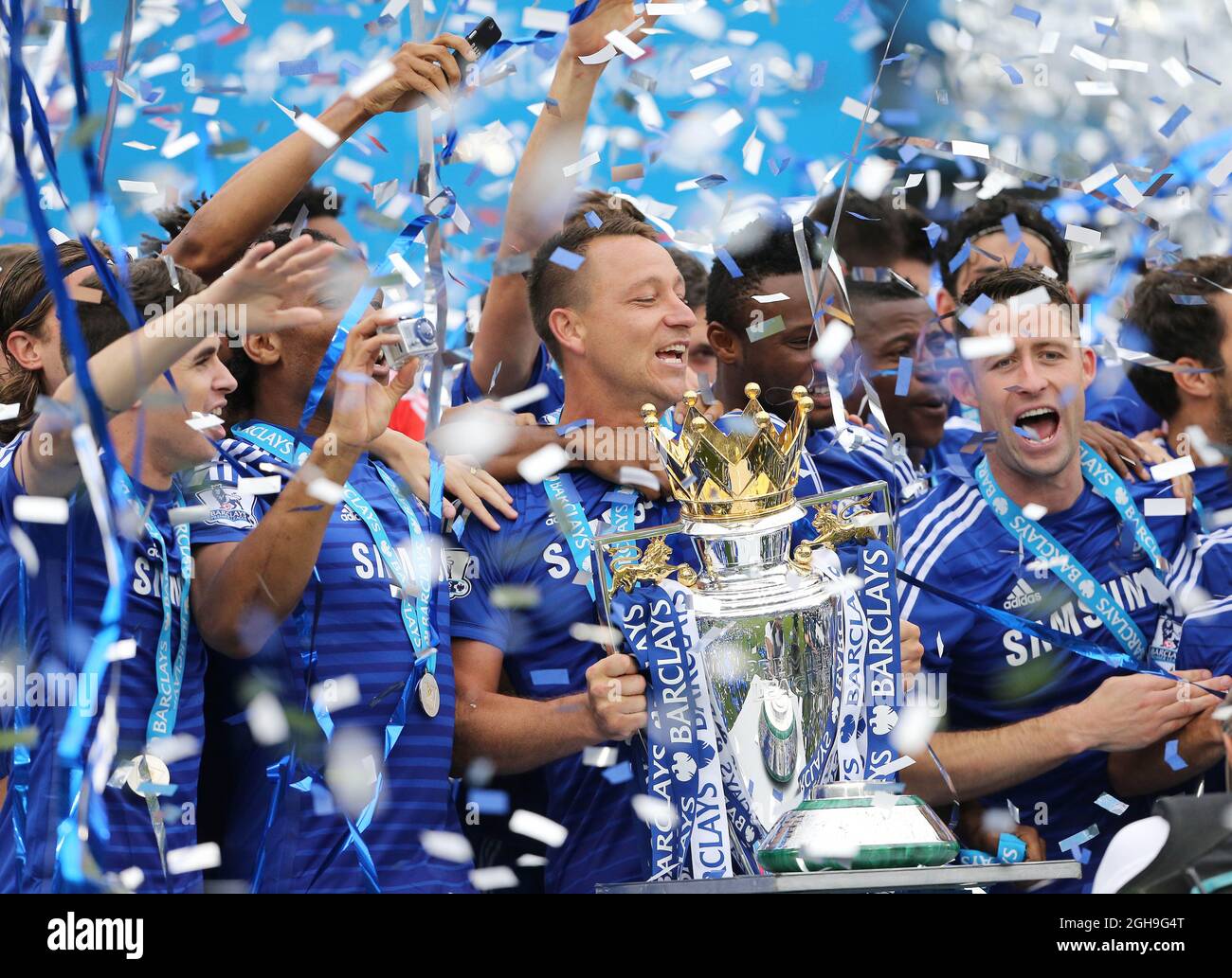 Les joueurs de Chelsea célèbrent avec le trophée lors du match de la Barclays Premier League entre Chelsea et Sunderland au Stamford Bridge, Londres, le 24 mai 2015. Photo : David Klein. Banque D'Images