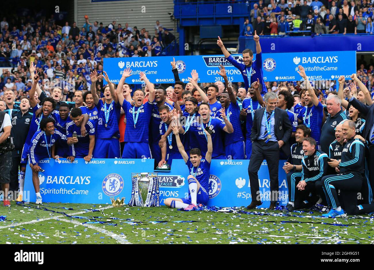 Les joueurs de Chelsea célèbrent avec le trophée lors du match de la Barclays Premier League entre Chelsea et Sunderland au Stamford Bridge, Londres, le 24 mai 2015. Photo : David Klein. Banque D'Images