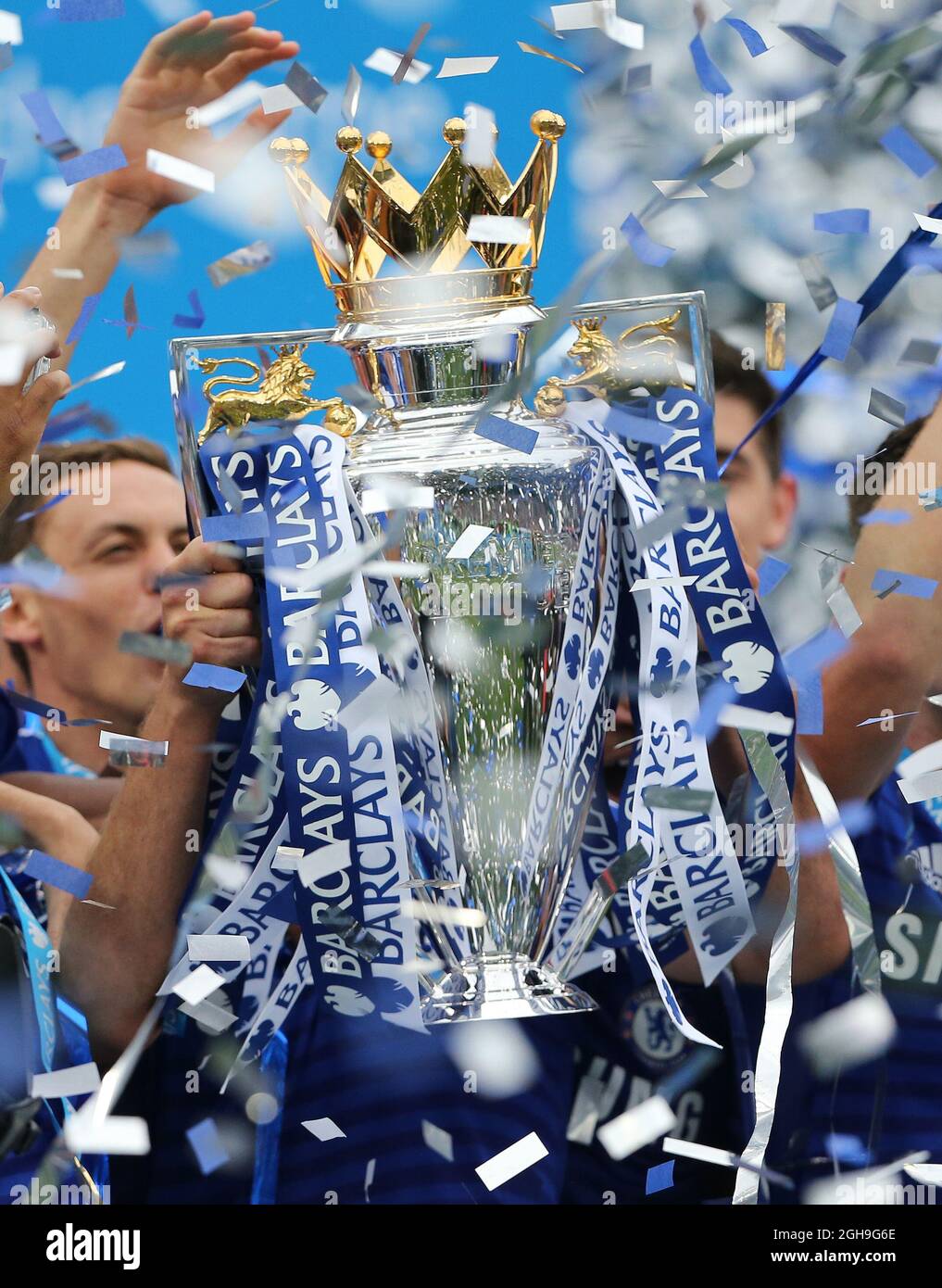 Les joueurs de Chelsea détiennent le trophée Premier League lors du match de la Barclays Premier League entre Chelsea et Sunderland au Stamford Bridge, Londres, le 24 mai 2015. Photo : David Klein. Banque D'Images