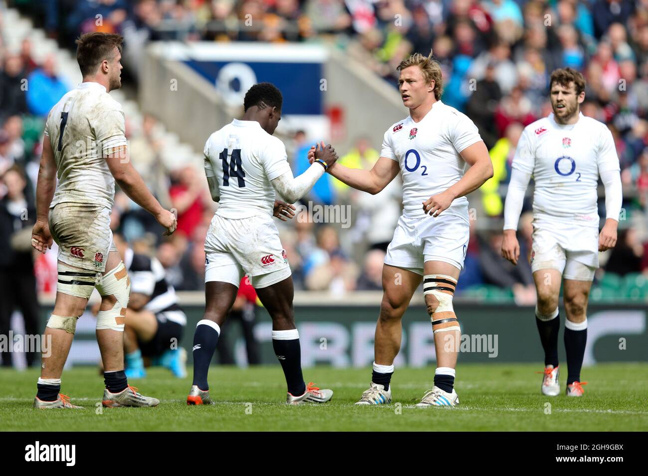 Christian Wade (Wasps) célèbre son tour de chapeau avec Tommy Taylor (sale Sharks) - Rugby Union - England XV v Barbarians - Twickenham Stadium - Londres - 31052015 Banque D'Images