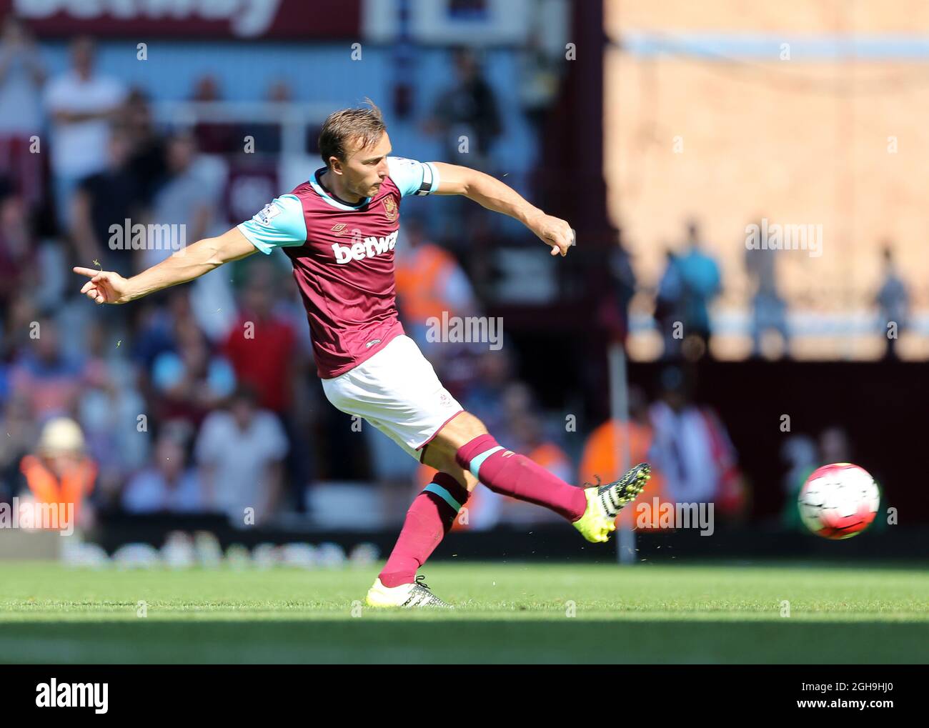 Image #: 39225595 22 août 2015 - Londres, Royaume-Uni - Mark Noble de West Ham marquant son but d'ouverture de côtés..Barclays Premier League - West Ham United vs AFC Bournemouth - Selhurst Park -Angleterre - 22 août 2015. Banque D'Images