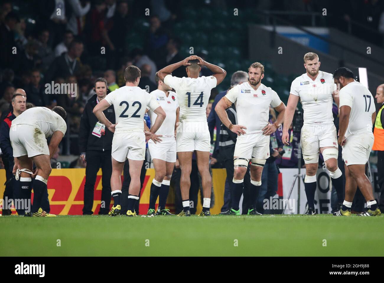 Image #: 39895915 3 octobre 2015 - Londres, Royaume-Uni - A deplated  England - Rugby World Cup 2015 - Pool A - England v Australia - Twickenham  Stadium - Londres- Angleterre - 3 octobre 2015 Photo Stock - Alamy