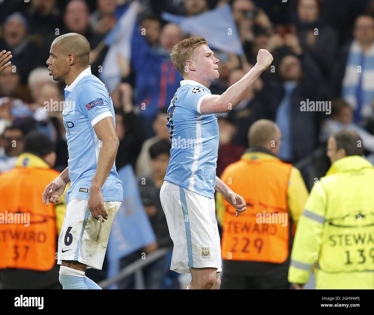 Kevin de Bruyne, de Manchester City (r), célèbre après avoir remporté le but lors du match de l'UEFA Champions League au Etihad Stadium. Le crédit photo doit se lire comme suit : Simon Bellis/Sportimage via PA Images Banque D'Images