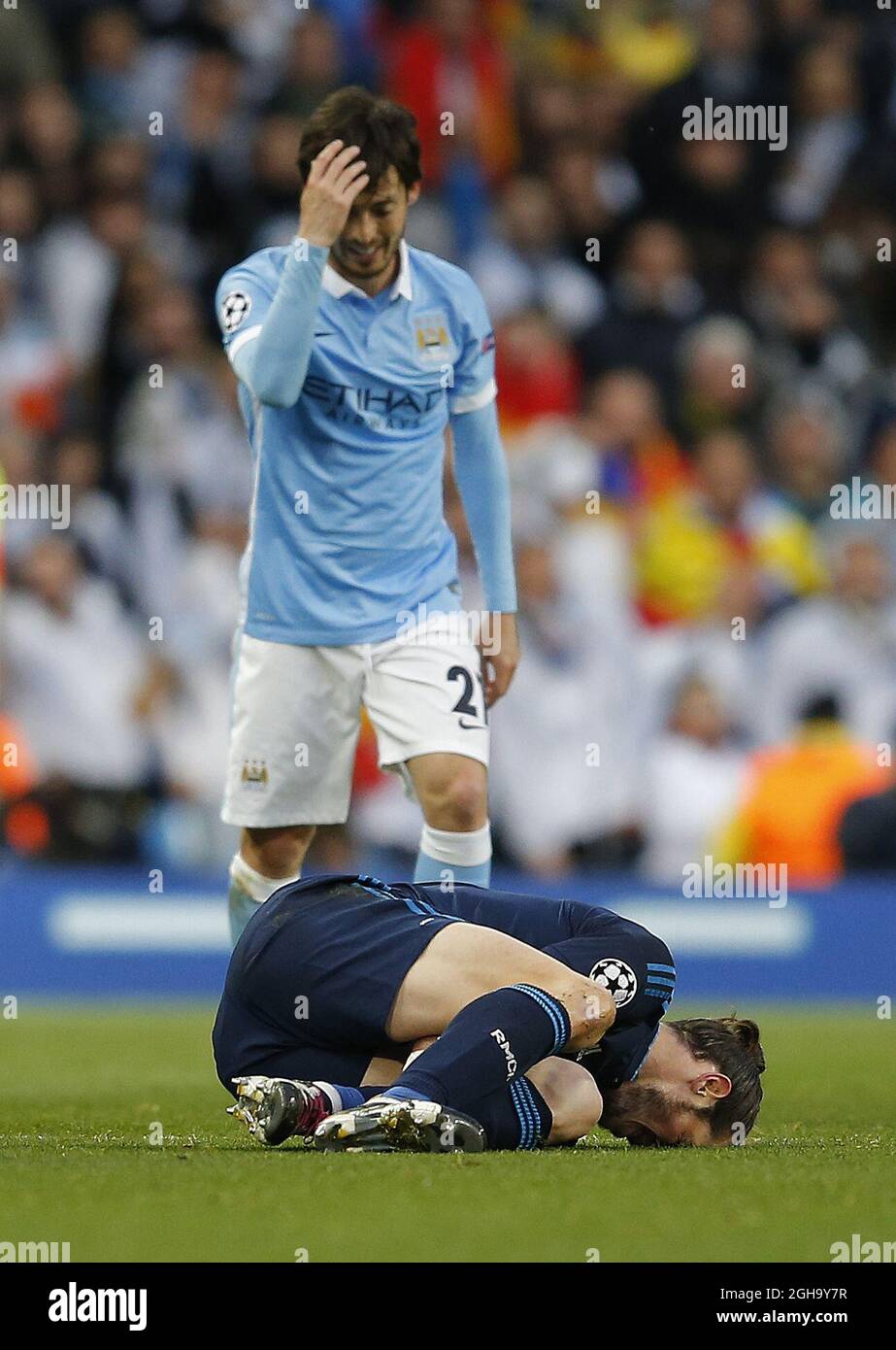 Gareth Bale du Real Madrid attaqué par David Silva de Manchester City,  quelques minutes plus tard Silva a été blessé lors du match semi-final de  la Ligue des champions de l'UEFA au
