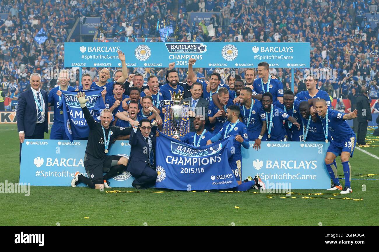 Les joueurs de Leicester célèbrent avec le trophée lors du match de la Barclays Premier League au King Power Stadium. Le crédit photo doit être lu : David Klein/Sportimage via PA Images Banque D'Images