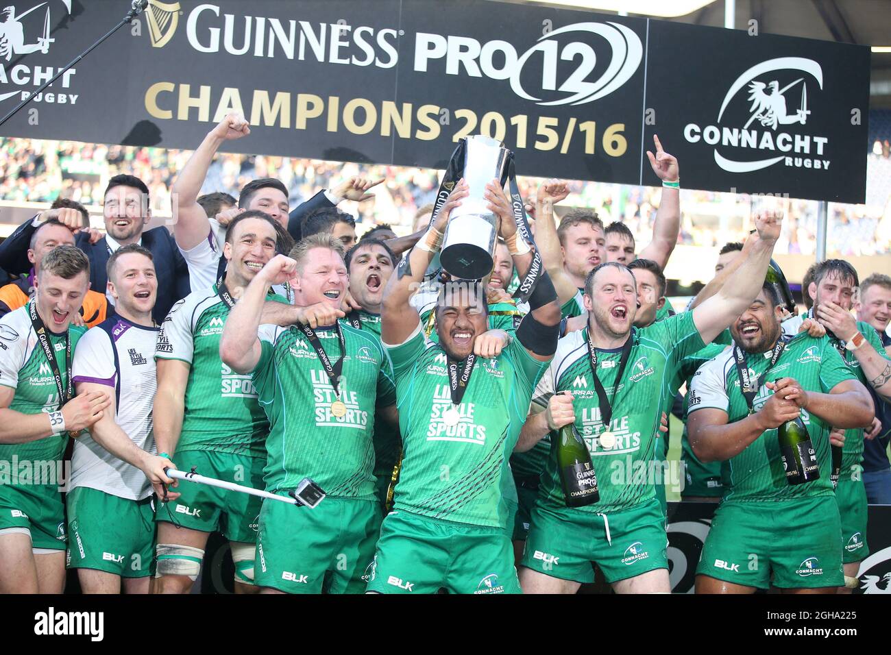 L'équipe de Connacht se fête après le match de finale Guinness Pro12 au stade BT Murrayfield, à Édimbourg. Le crédit photo devrait se lire comme suit : Lynne Cameron/Sportimage via PA Images Banque D'Images