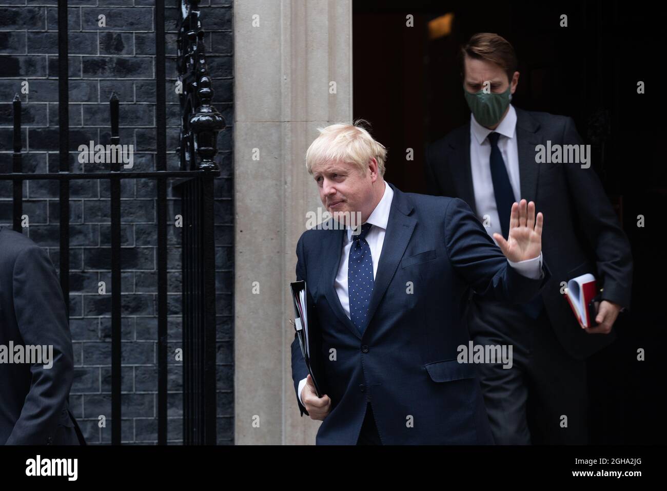 LONDRES, ANGLETERRE - LE 06 2021 SEPTEMBRE, Boris Johnson quitte le 10 Downing Street pour faire une déclaration sur l'Afghanistan à la Chambre des communes Credit: Lucy North/Alay Live News Banque D'Images