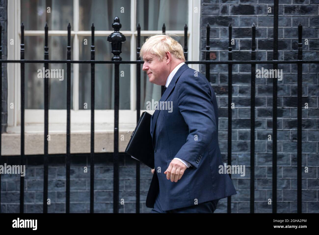 LONDRES, ANGLETERRE - LE 06 2021 SEPTEMBRE, Boris Johnson quitte le 10 Downing Street pour faire une déclaration sur l'Afghanistan à la Chambre des communes Credit: Lucy North/Alay Live News Banque D'Images