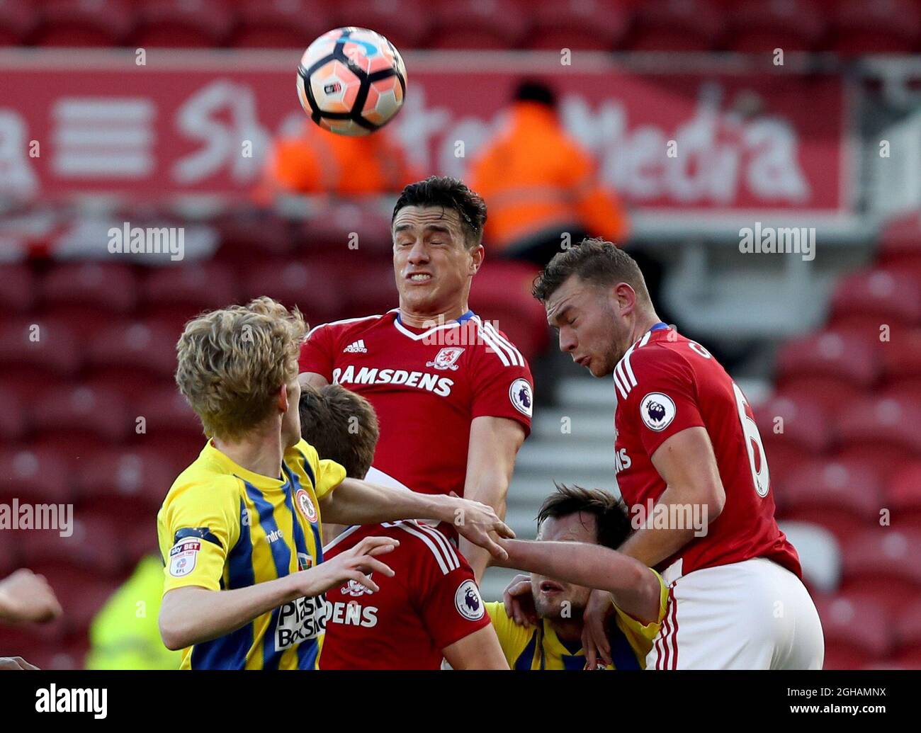 Bernardo Espinosa, de Middlesbrough, a sorti la balle de sa boîte pendant le quatrième match rond de la coupe FA au stade Riverside, à Middlesbrough. Date de la photo : 28 janvier 2017. Pic Jamie Tyerman/Sportimage via PA Images Banque D'Images