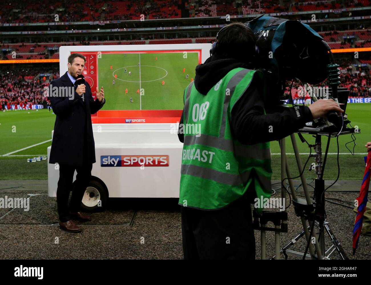 Jamie Redknapp de Sky Sports donne son analyse tactique au niveau du terrain lors du match final de la coupe de la Ligue de football anglaise au stade Wembley, à Londres. Date de la photo : 26 février 2017. Le crédit PIC devrait se lire comme suit : David Klein/Sportimage via PA Images Banque D'Images