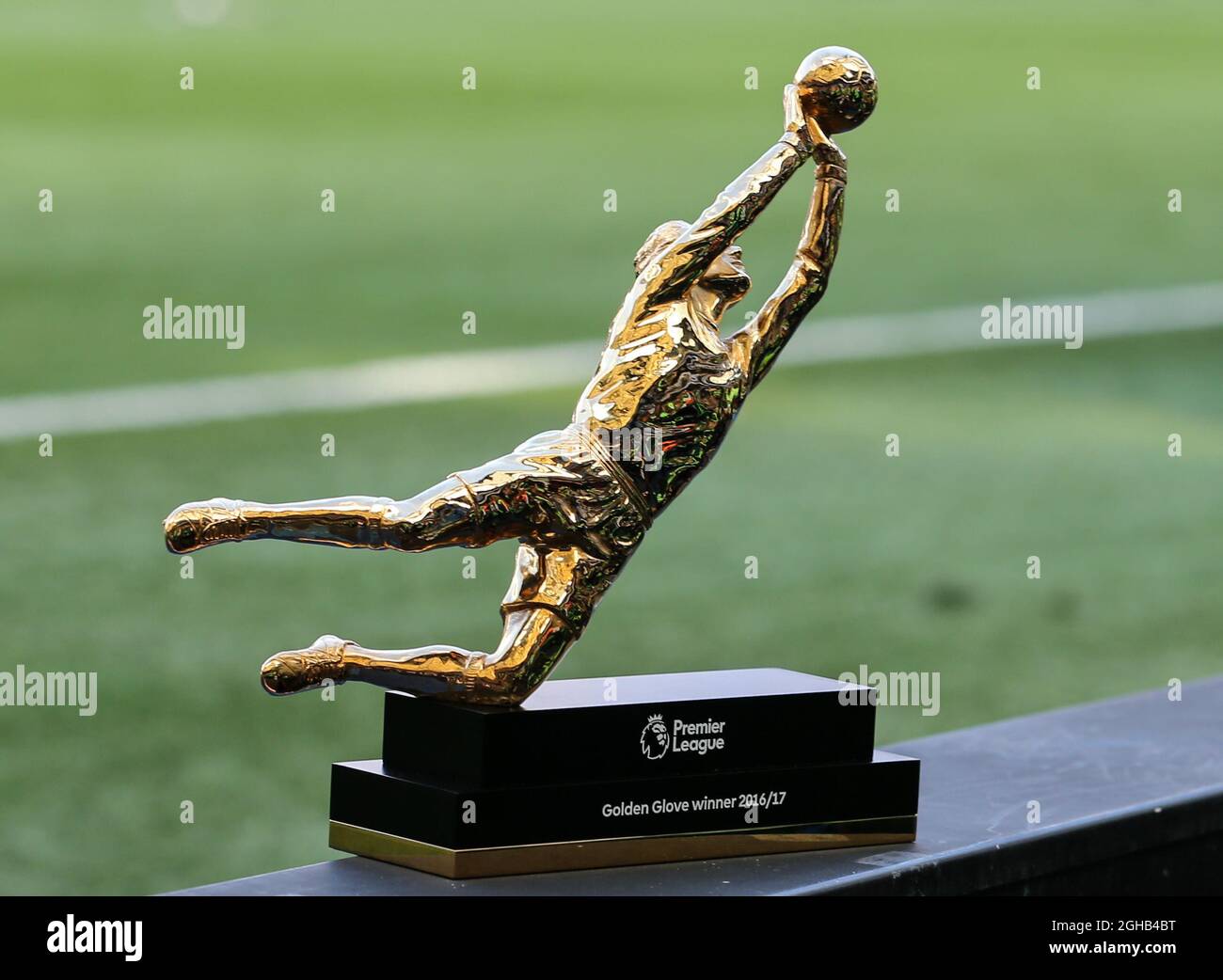 Trophée gant d'or de la Premier League lors du match de la Premier League  au stade Stamford Bridge, Londres. Date de la photo : 18 mai 2017. Le  crédit PIC devrait se