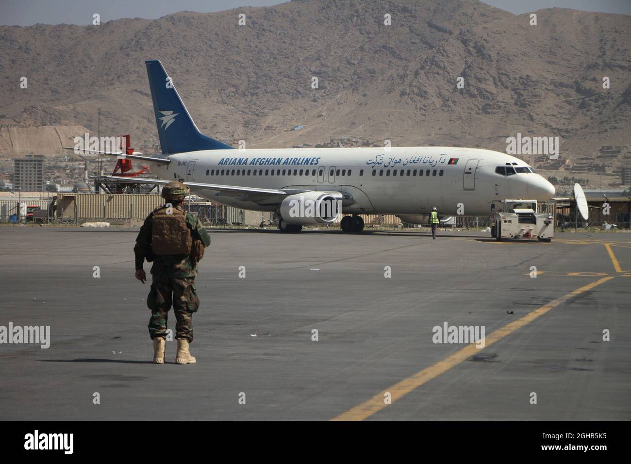 Kaboul, Afghanistan. 6 septembre 2021. Photo prise le 6 septembre 2021 montre un avion à l'aéroport de Kaboul, capitale de l'Afghanistan. La compagnie aérienne Ariana afghan Airlines, porte-drapeau de l'Afghanistan, a repris ses vols intérieurs, a rapporté dimanche une chaîne de télévision locale. Credit: Saifurahman Safi/Xinhua/Alamy Live News Banque D'Images