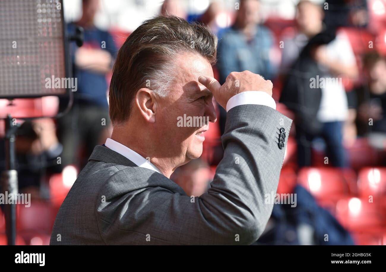 Ancien directeur de Manchester United Louis van Gaal avant le début du match de première ligue au stade Anfield, Liverpool. Photo le 14 octobre 2017. Le crédit photo doit être lu : Robin Parker/Sportimage via PA Images Banque D'Images