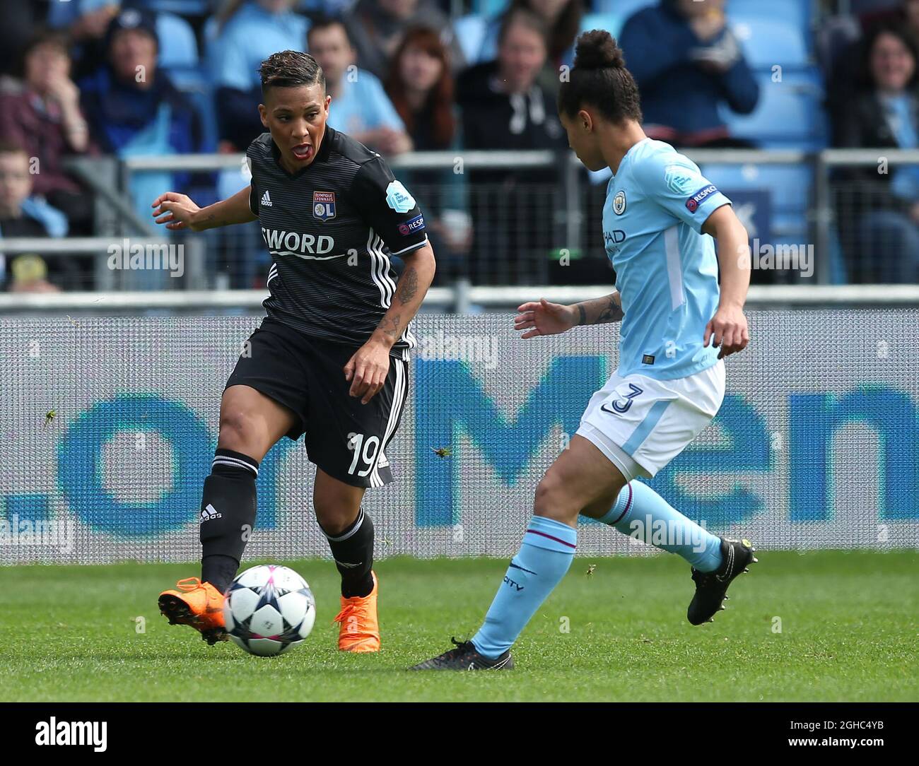 Shanice Van de Sanden de Lyon et demi Stokes de Manchester City lors de la Ligue des champions des femmes, demi-finale 1er match au stade de l'Académie, Manchester. Photo le 22 avril 2018. Le crédit photo doit se lire comme suit : Simon Bellis/Sportimage via PA Images Banque D'Images