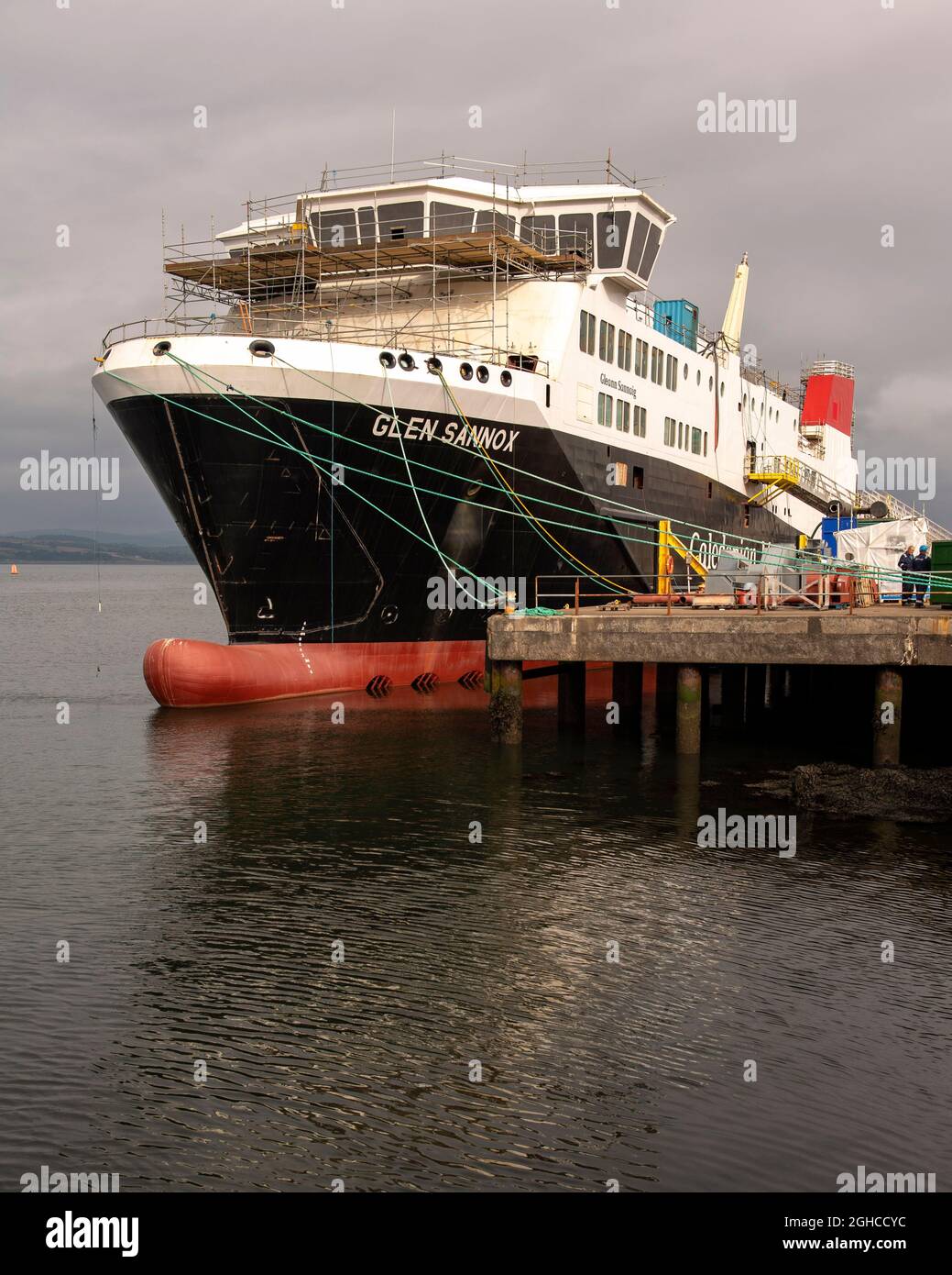 Greenock, Écosse, Royaume-Uni. 6 septembre 2021. PHOTO : le traversier calédonien MacBrayne, nommé Glen Sannox, qui est encore en cours de fabrication dans le chantier naval Ferguson. Beaucoup de controverse a entouré ce projet avec le gouvernement écossais de nouveau sous le feu, car le ferry a été retardé et viennent au-dessus du budget. Crédit : Colin Fisher/Alay Live News Banque D'Images