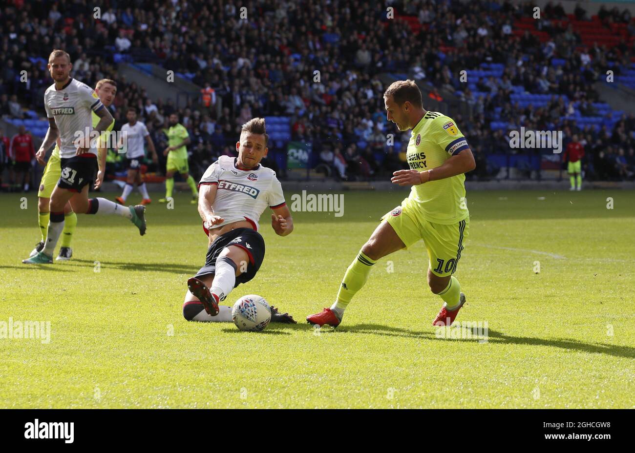 Billy Sharp de Sheffield Utd élude Josh Vela de Bolton Wanderers lors du match du championnat Sky Bet au stade de l'université de Bolton, à Bolton. Photo date 25 août 2018. Le crédit photo doit se lire comme suit : Simon Bellis/Sportimage via PA Images Banque D'Images