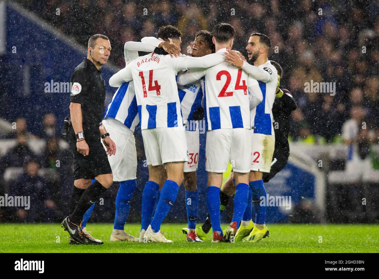 Leon Balogun, de Brighton et Hove Albion, célèbre le deuxième but de son équipe lors du match de la Premier League au stade communautaire American Express de Brighton. Date de la photo : 4 décembre 2018. Le crédit photo doit se lire comme suit : Craig Mercer/Sportimage via PA Images Banque D'Images