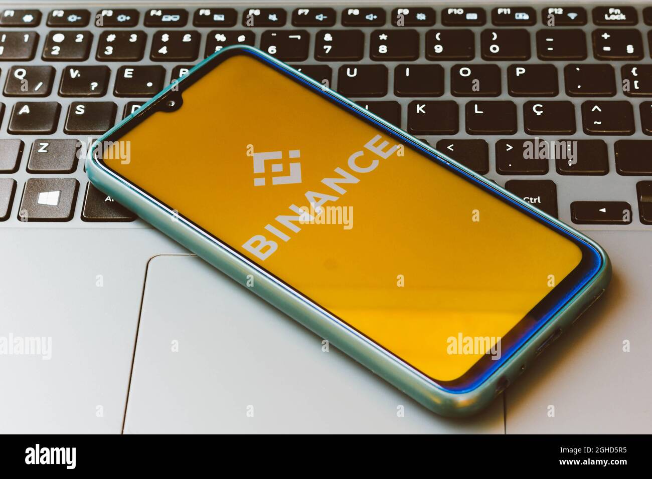 Brésil. 06e septembre 2021. Sur cette photo, le logo Binance apparaît sur un smartphone. (Photo de Rafael Henrique/SOPA Images/Sipa USA) crédit: SIPA USA/Alay Live News Banque D'Images