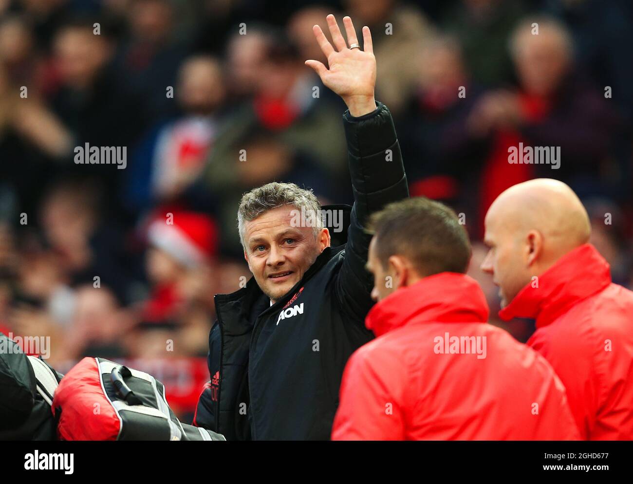 Ole Gunnar Solskjaer, directeur intérimaire de Manchester United, accueille la foule lors du match de la Premier League à Old Trafford, Manchester. Date de la photo : 26 décembre 2018. Le crédit d'image devrait se lire: Matt McNulty/Sportimage via PA Images Banque D'Images