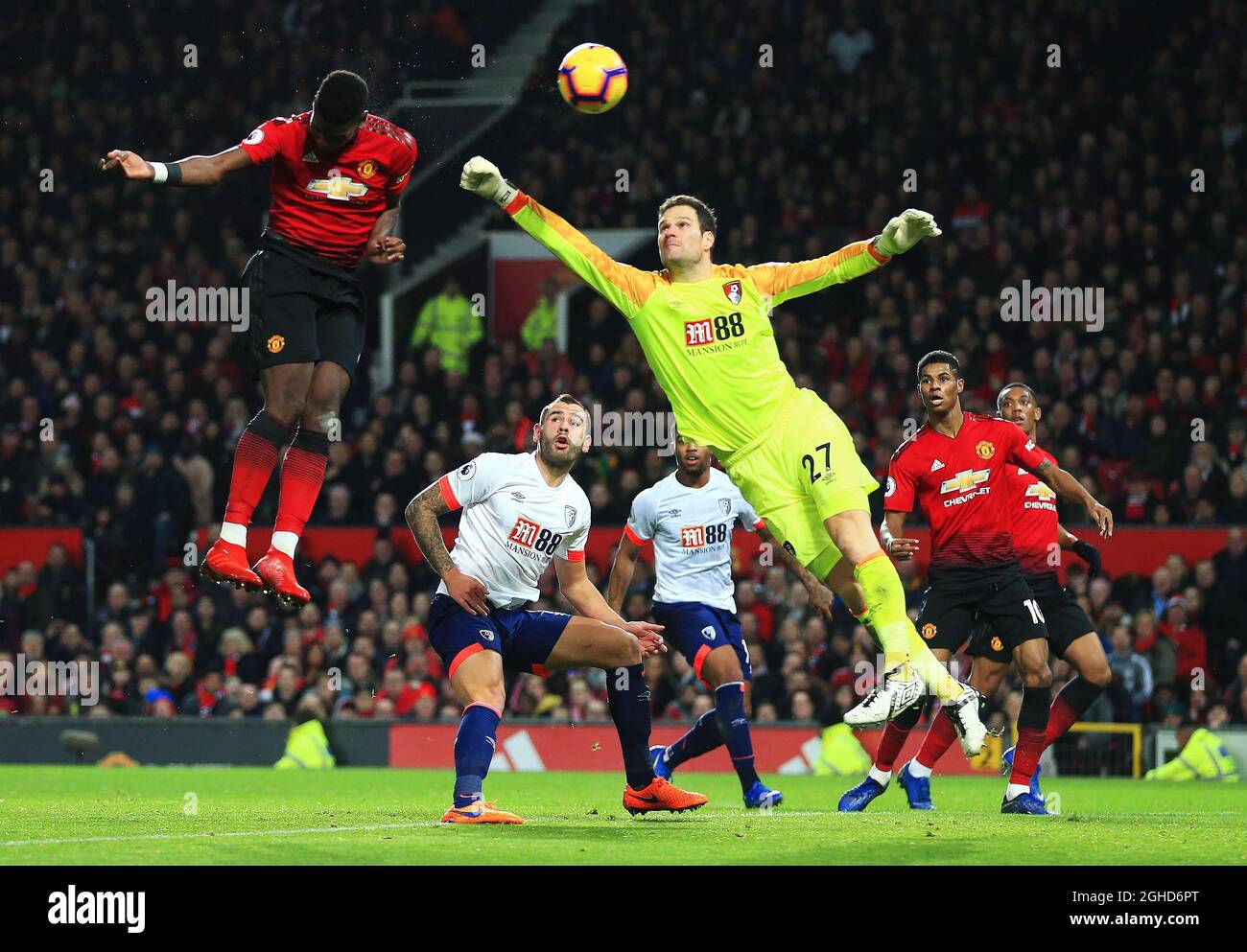 Paul Pogba, de Manchester United, marque le deuxième but de ses équipes lors du match de la Premier League à Old Trafford, Manchester. Date de la photo : 30 décembre 2018. Le crédit d'image devrait se lire: Matt McNulty/Sportimage via PA Images Banque D'Images