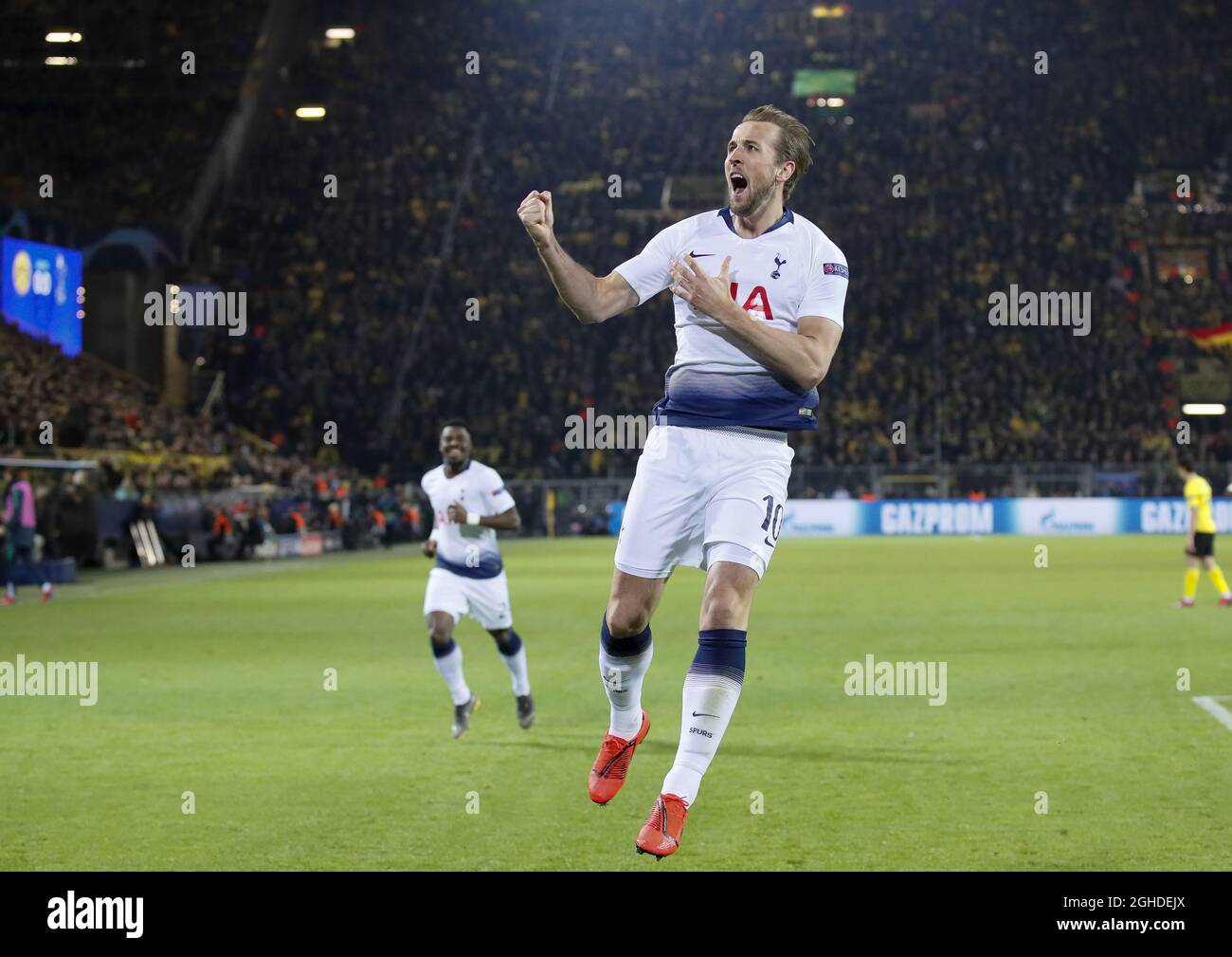 Harry Kane, de Tottenham, s'éveille pour célébrer le premier but de la nuit lors du tournoi de seize de la Ligue des champions de l'UEFA au stade signal Iduna Park, à Dortmund. Date de la photo : 5 mars 2019. Le crédit photo doit être lu : David Klein/Sportimage via PA Images Banque D'Images