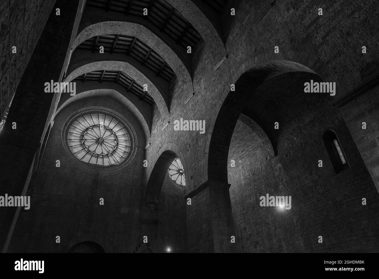 L'église de San Pietro est un lieu de culte catholique à Assise, sur la place du même nom, où se trouvait autrefois une ancienne nécropole romaine. Banque D'Images