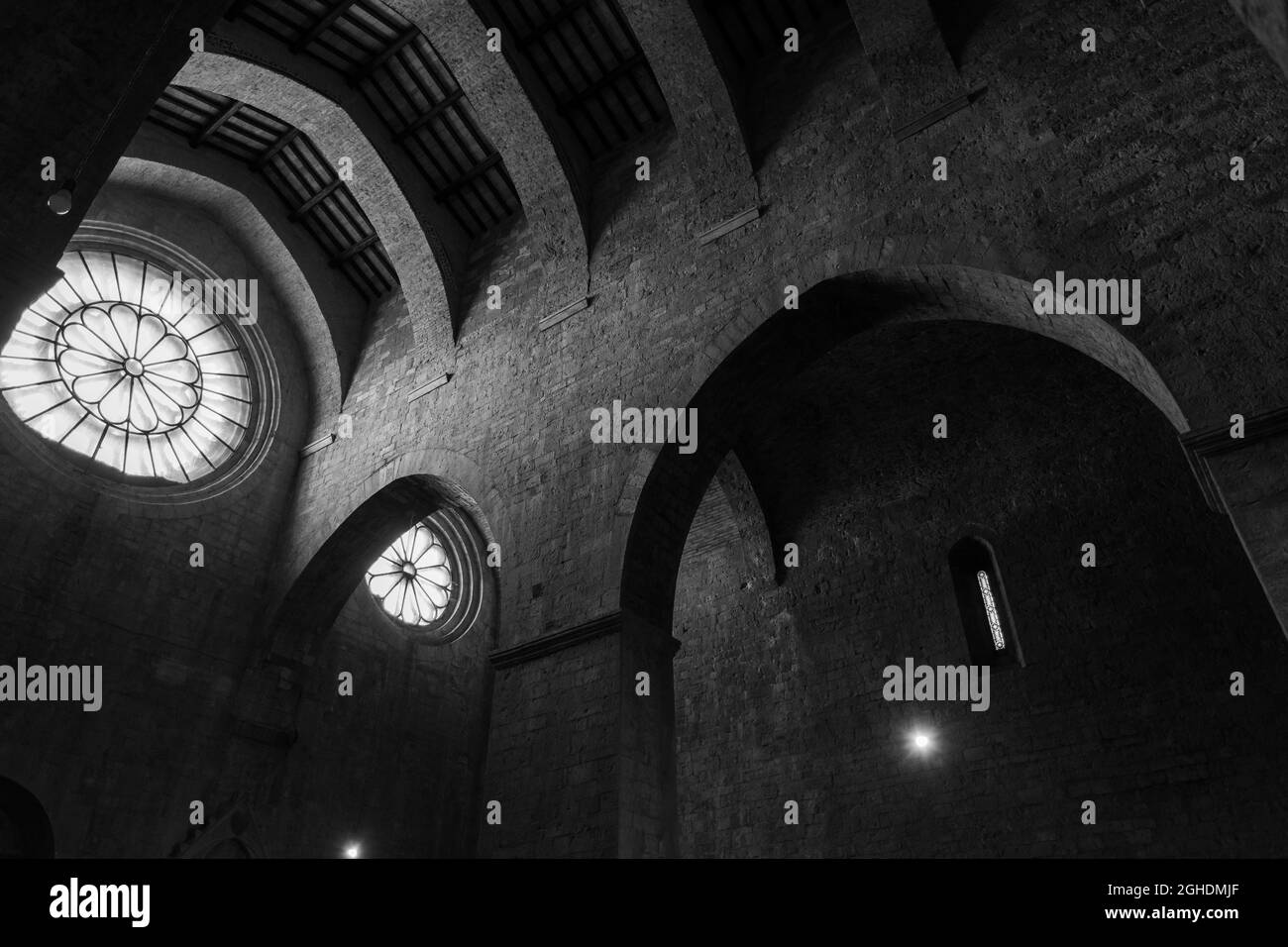 L'église de San Pietro est un lieu de culte catholique à Assise, sur la place du même nom, où se trouvait autrefois une ancienne nécropole romaine. Banque D'Images