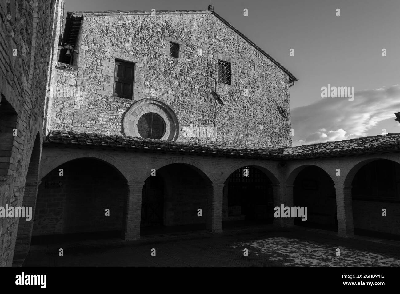 Assise, église de San Damiano. L'église de San Damiano, est l'endroit où Saint Clare est mort et où Saint François a trouvé la conversion. Banque D'Images