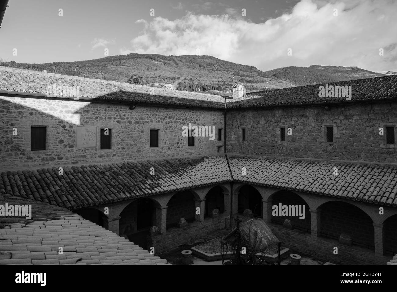 Assise, église de San Damiano. L'église de San Damiano, est l'endroit où Saint Clare est mort et où Saint François a trouvé la conversion. Banque D'Images