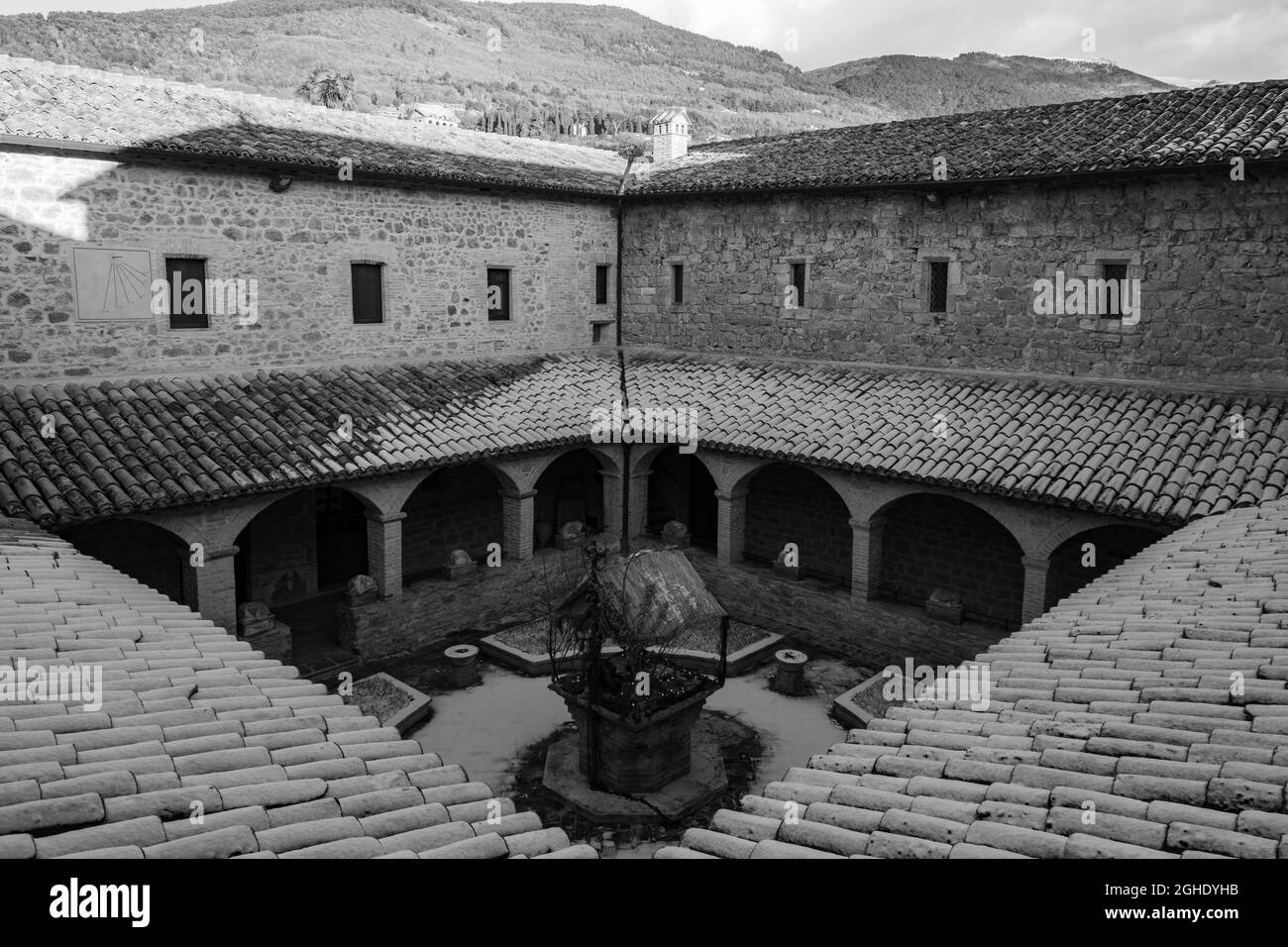 Assise, église de San Damiano. L'église de San Damiano, est l'endroit où Saint Clare est mort et où Saint François a trouvé la conversion. Banque D'Images