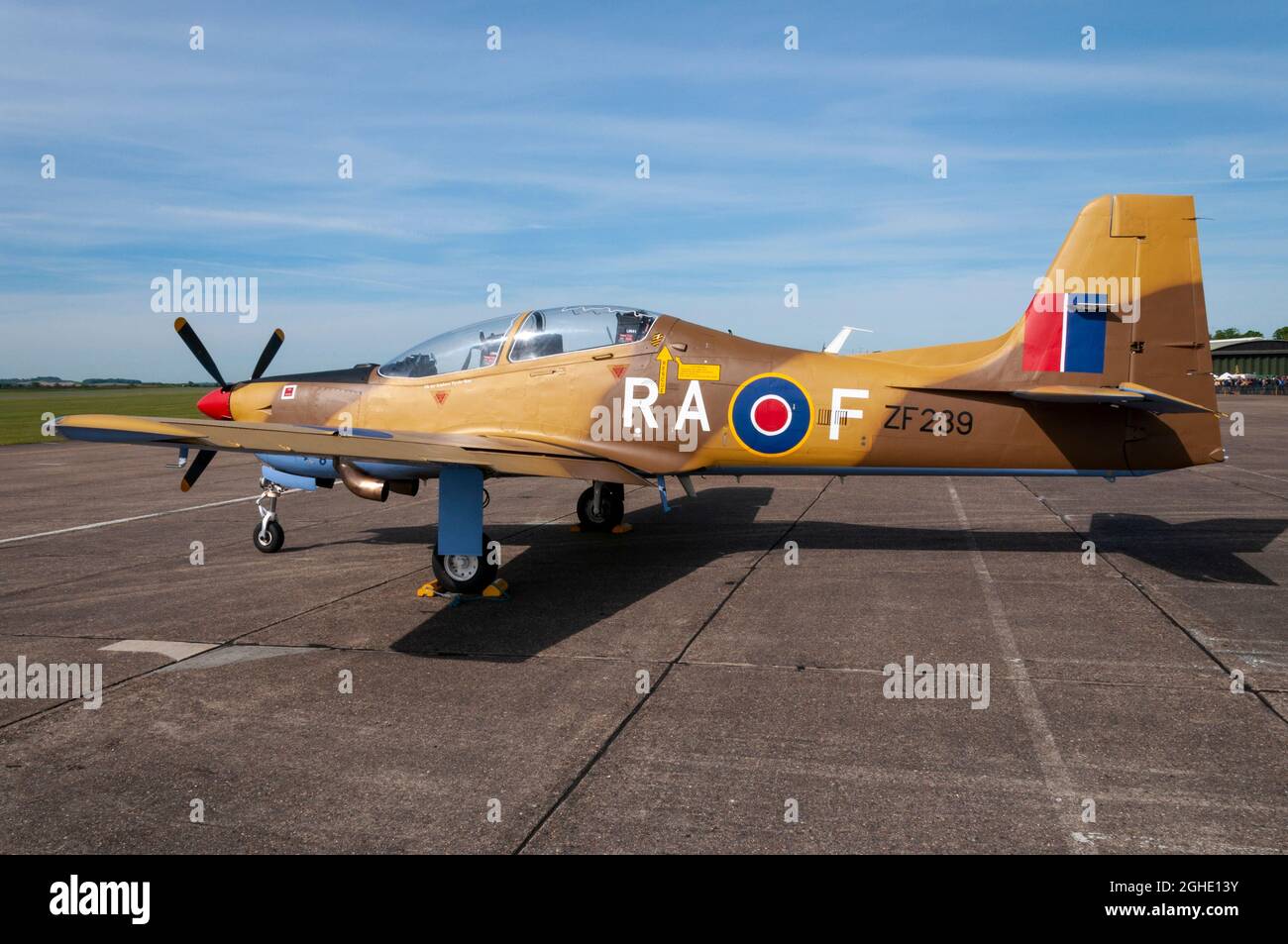 Royal Air Force, RAF, Short Tucano T.1 ZF239 dans un schéma de camouflage commémoratif représentant un avion Spitfire de la Seconde Guerre mondiale exploité par 72 Sqn Banque D'Images