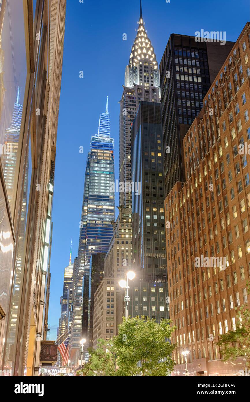 Chrysler Building et son nouveau voisin, One Vanderbilt, sur la 42e rue est de Manhattan. Banque D'Images