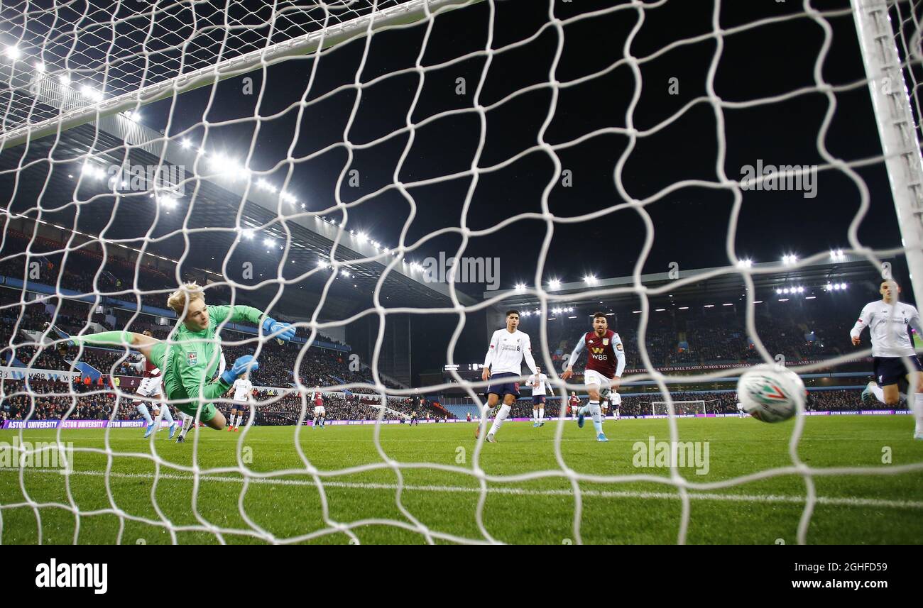 Aston VillaÕs deuxième but qui a été revendiqué Jonathan Kodjia d'Aston Villa pendant le match de la Carabao Cup Quarter-final à Villa Park, Birmingham. Date de la photo : 17 décembre 2019. Le crédit photo doit être lu : Darren Staples/Sportimage via PA Images Banque D'Images