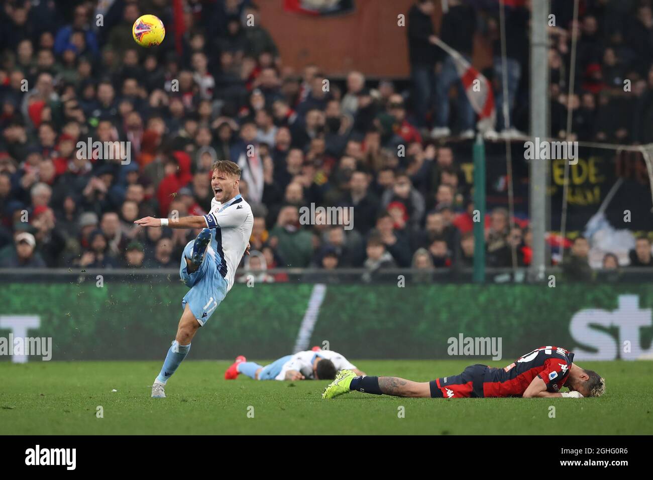 L'attaquant italien du Latium Ciro Immobile célèbre après le coup de sifflet final de la série A match à Luigi Ferraris, Gênes. Date de la photo : 23 février 2020. Le crédit photo doit être lu : Jonathan Moscrop/Sportimage via PA Images Banque D'Images